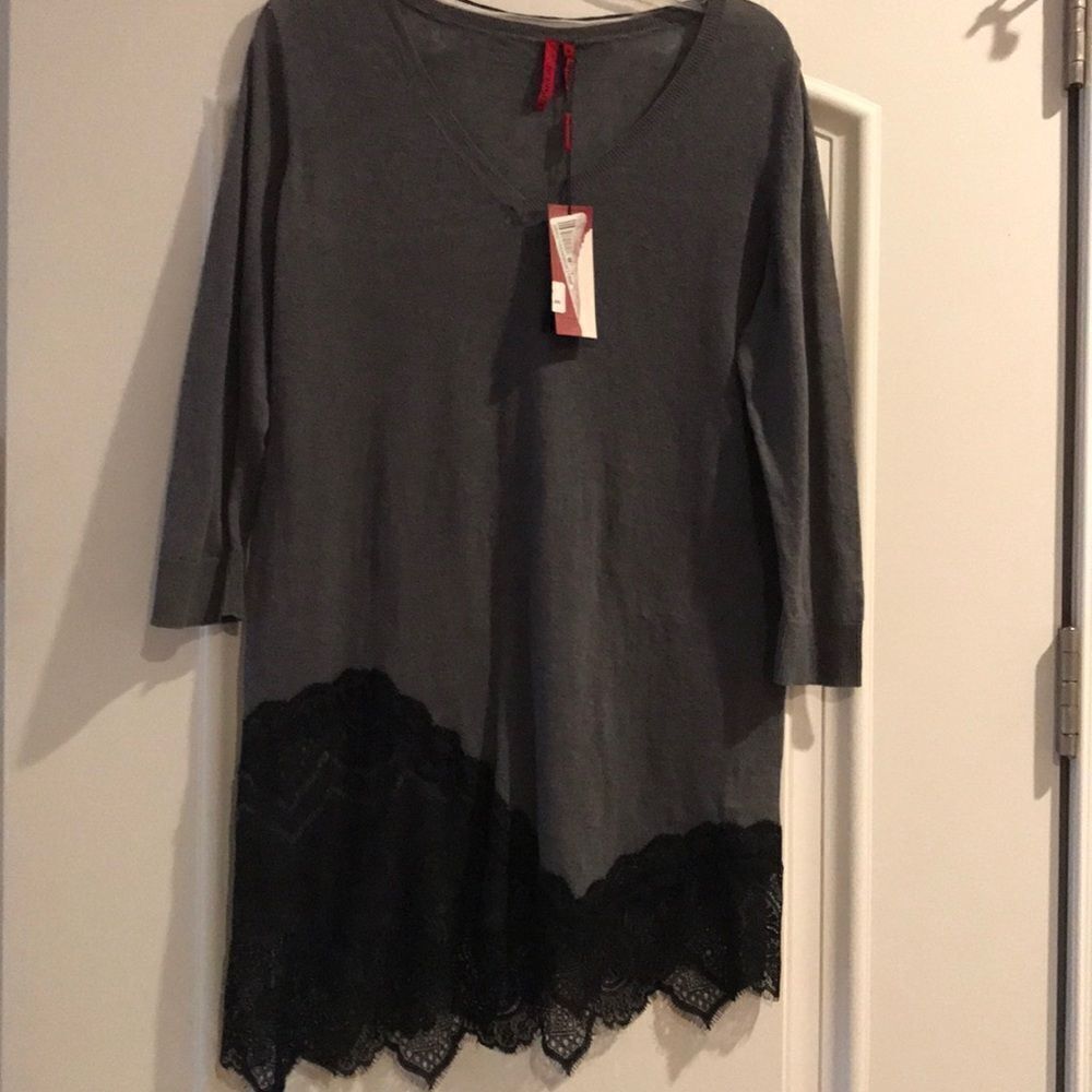 Love Scarlett concrete/blk lace linen blend top, M